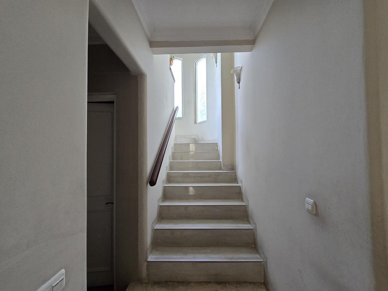 Luxury House Hoek Karawaci 4KT + Kolam Renang - SHM, Harga Nego