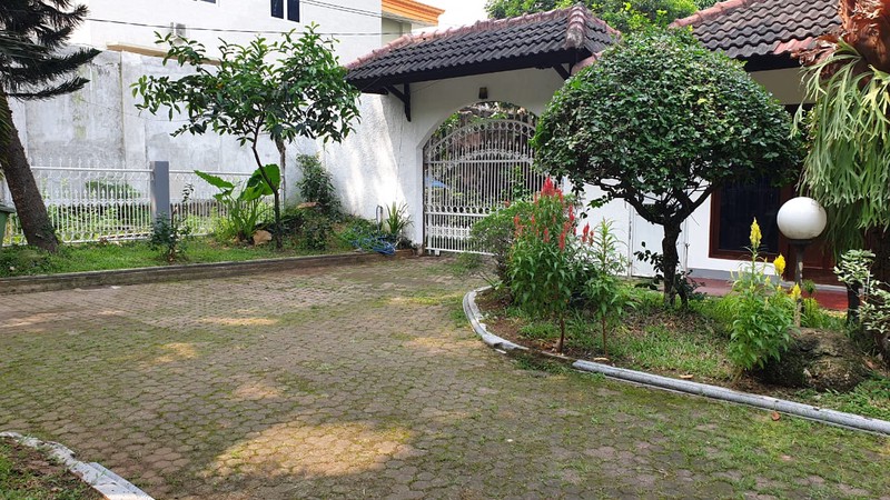 Best Deal! Rumah Luas 1281m² Bambu Apus 2 Lantai + Taman Depan Belakang