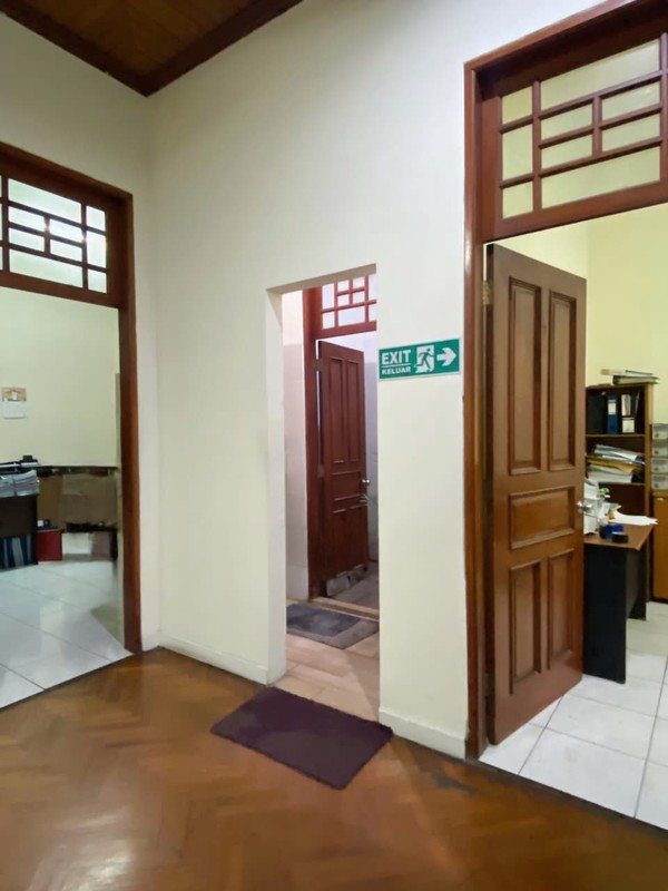 For Sale / Dijual Rumah Pinggir Jalan Cocok Untuk Ruang Usaha / Kantor