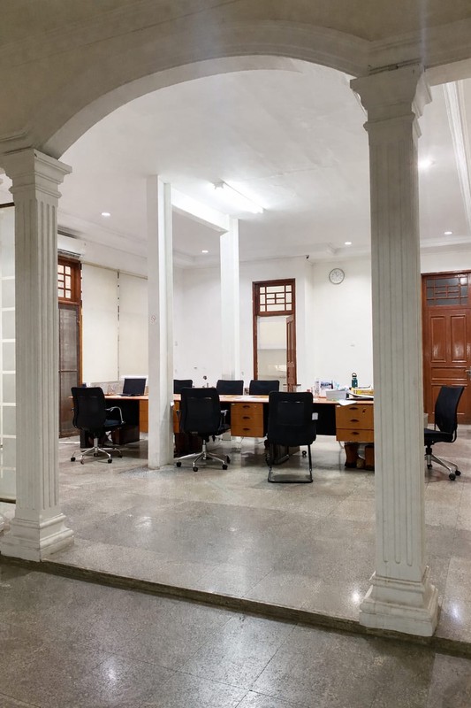 For Sale / Dijual Rumah Pinggir Jalan Cocok Untuk Ruang Usaha / Kantor