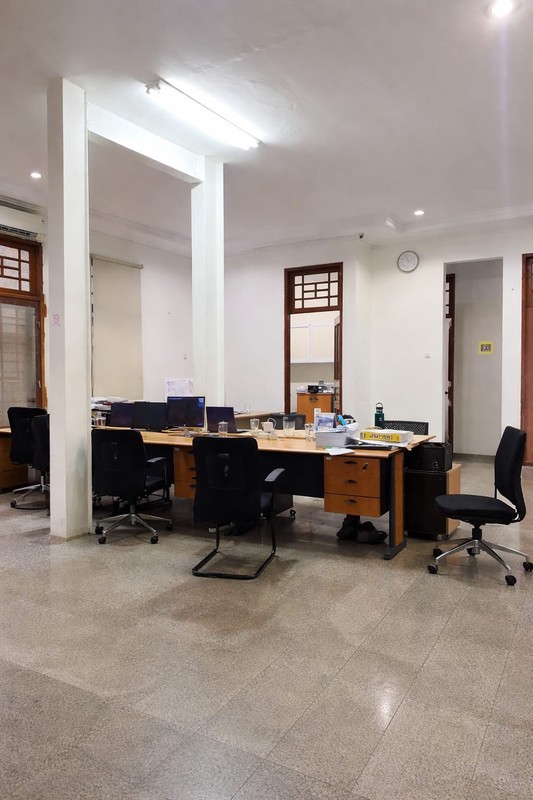 For Sale / Dijual Rumah Pinggir Jalan Cocok Untuk Ruang Usaha / Kantor