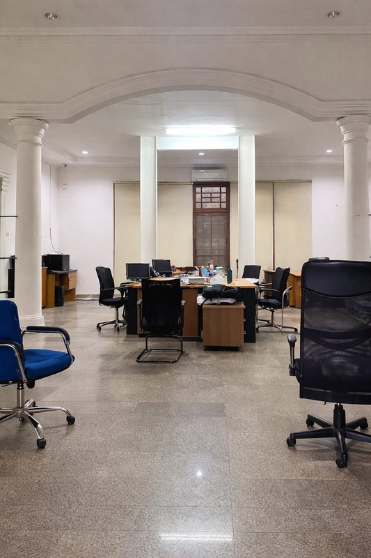 For Sale / Dijual Rumah Pinggir Jalan Cocok Untuk Ruang Usaha / Kantor