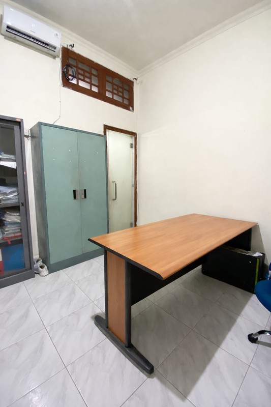 For Sale / Dijual Rumah Pinggir Jalan Cocok Untuk Ruang Usaha / Kantor