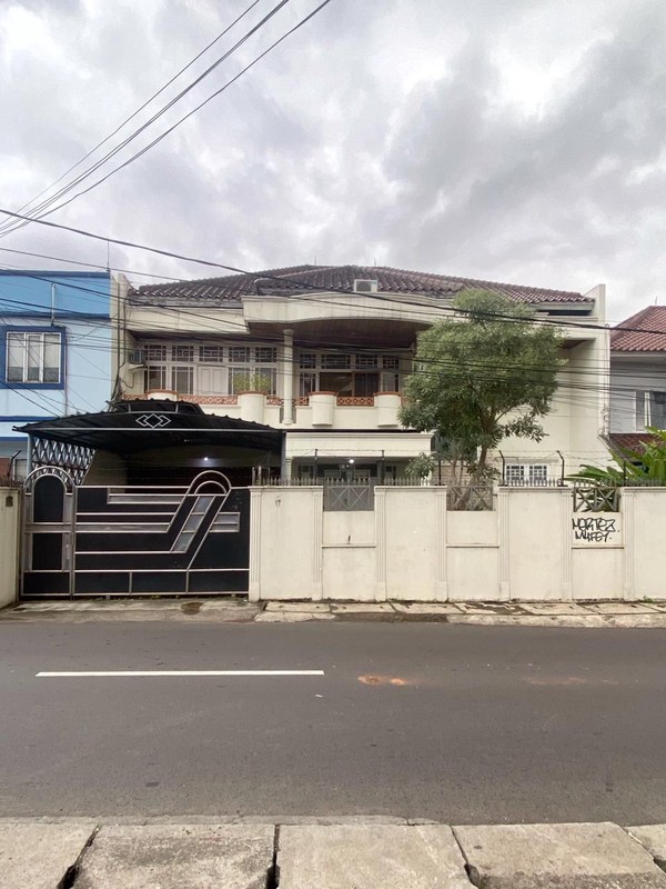 For Sale / Dijual Rumah Pinggir Jalan Cocok Untuk Ruang Usaha / Kantor
