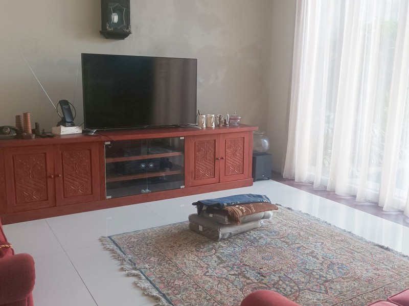 Dijual Rumah 2 lantai dengan Kolam Renang,  Suasana tenang, One Gate Sistem,  di Jagakarsa, Jakarta Selatan.