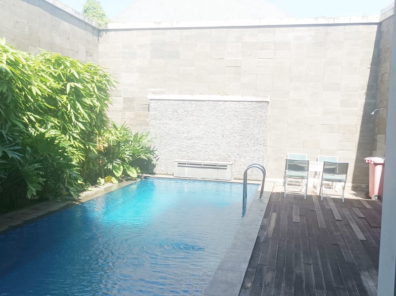 Dijual Rumah 2 lantai dengan Kolam Renang,  Suasana tenang, One Gate Sistem,  di Jagakarsa, Jakarta Selatan.