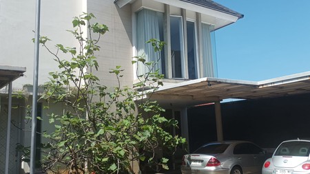 Dijual Rumah 2 lantai dengan Kolam Renang,  Suasana tenang, One Gate Sistem,  di Jagakarsa, Jakarta Selatan.