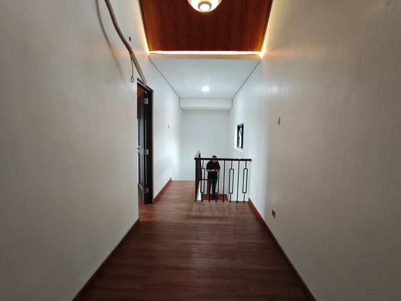 DI JUAL RUMAH BRAND NEW DESAIN AMERICAN CLASSIC DI PURI BINTARO SEKTOR 9