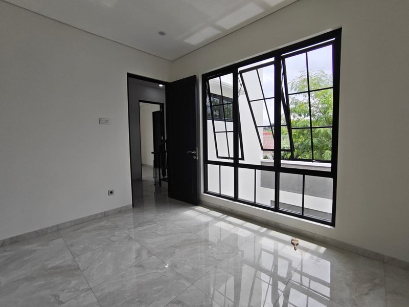 DI JUAL RUMAH BRAND NEW DESAIN AMERICAN CLASSIC DI PURI BINTARO SEKTOR 9