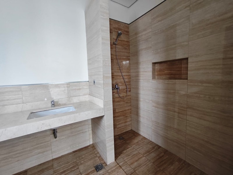 DI JUAL RUMAH BRAND NEW DESAIN AMERICAN CLASSIC DI PURI BINTARO SEKTOR 9