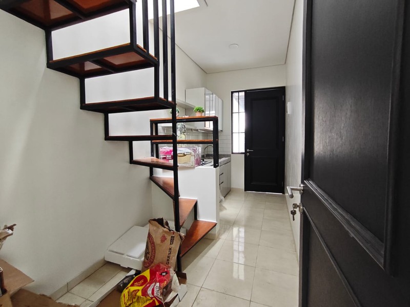 DI JUAL RUMAH BRAND NEW DESAIN AMERICAN CLASSIC DI PURI BINTARO SEKTOR 9