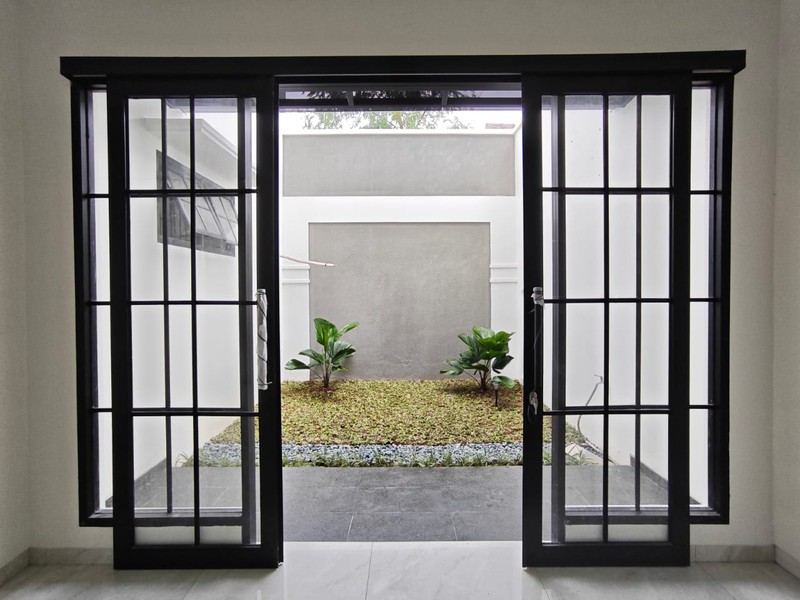 DI JUAL RUMAH BRAND NEW DESAIN AMERICAN CLASSIC DI PURI BINTARO SEKTOR 9