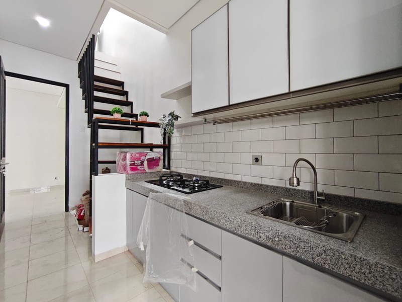 DI JUAL RUMAH BRAND NEW DESAIN AMERICAN CLASSIC DI PURI BINTARO SEKTOR 9