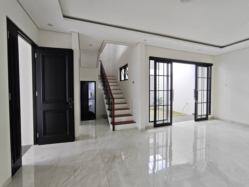 DI JUAL RUMAH BRAND NEW DESAIN AMERICAN CLASSIC DI PURI BINTARO SEKTOR 9