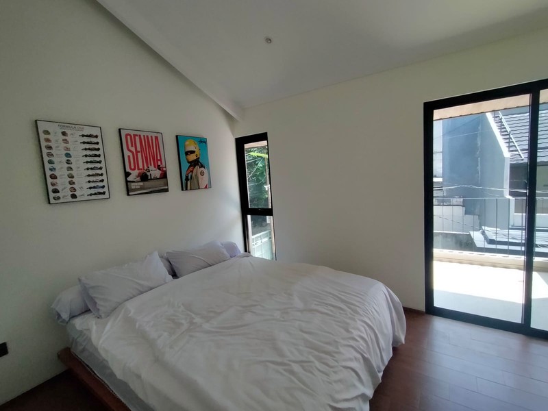 Dijual Rumah Modern Style,   dengan Pintu Gerbang Otomatis,  Jagakarsa, Jakarta Selatan. 