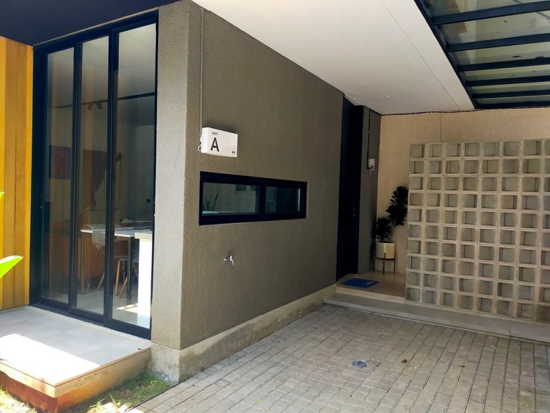Dijual Rumah Modern Style,   dengan Pintu Gerbang Otomatis,  Jagakarsa, Jakarta Selatan. 