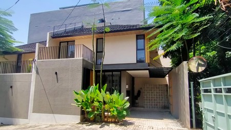 Dijual Rumah Modern Style,   dengan Pintu Gerbang Otomatis,  Jagakarsa, Jakarta Selatan. 
