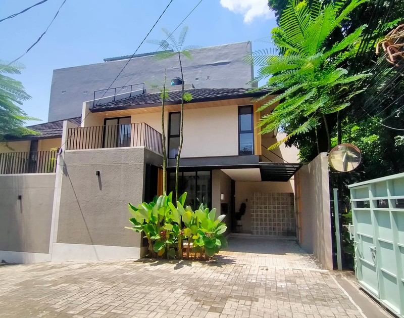 Dijual Rumah Modern Style,   dengan Pintu Gerbang Otomatis,  Jagakarsa, Jakarta Selatan. 