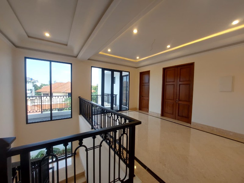 Rumah Mewah Brand New Design American Classic di Cipete, Cilandak