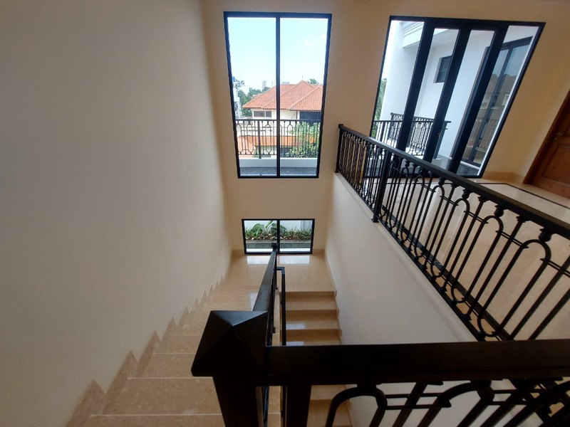 Rumah Mewah Brand New Design American Classic di Cipete, Cilandak