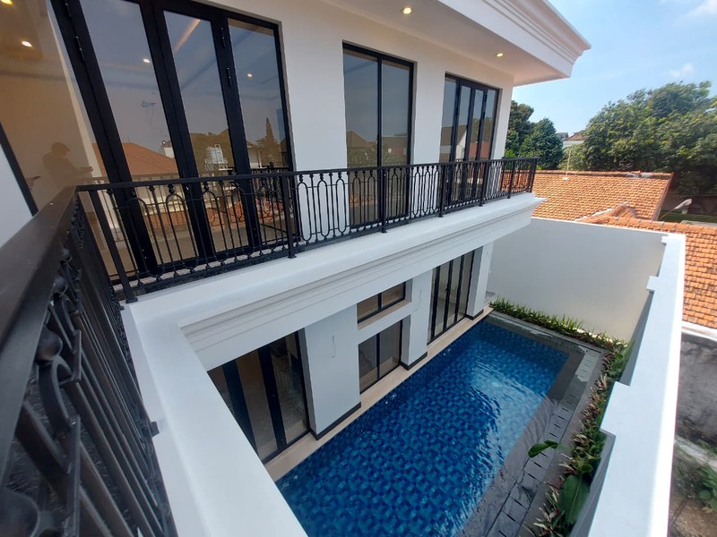 Rumah Mewah Brand New Design American Classic di Cipete, Cilandak