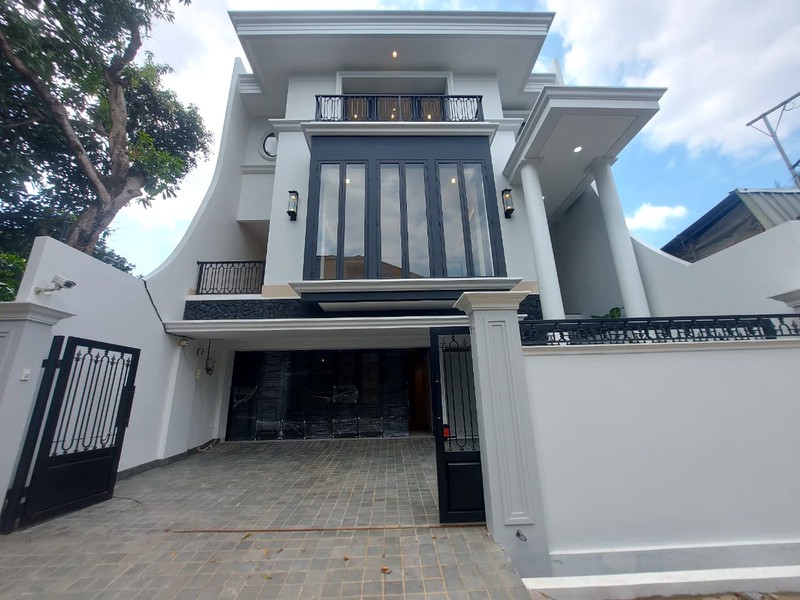 Rumah Mewah Brand New Design American Classic di Cipete, Cilandak