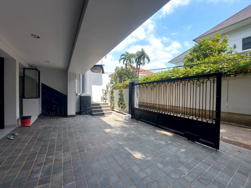 Rumah Mewah Brand New Design American Classic di Cipete, Cilandak