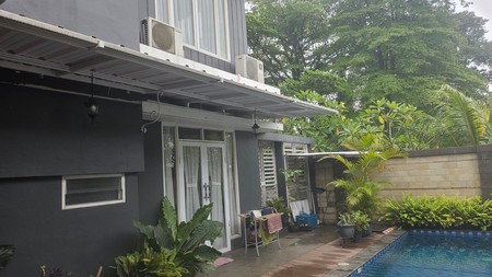 Di sewakan Rumah nyaman, lingkungan hijau asri.