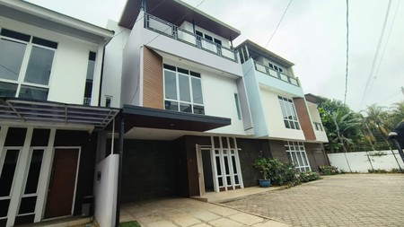 Di sewakan rumah siap huni di pesona azalea cirendeu 