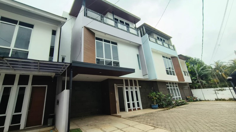 Di sewakan rumah siap huni di pesona azalea cirendeu 