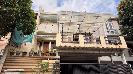 Rumah Bagus Di Villa Pondok Indah, Jl Tanah Kusir Jakarta Selatan