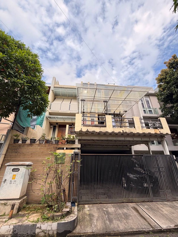 Rumah Bagus Di Villa Pondok Indah, Jl Tanah Kusir Jakarta Selatan