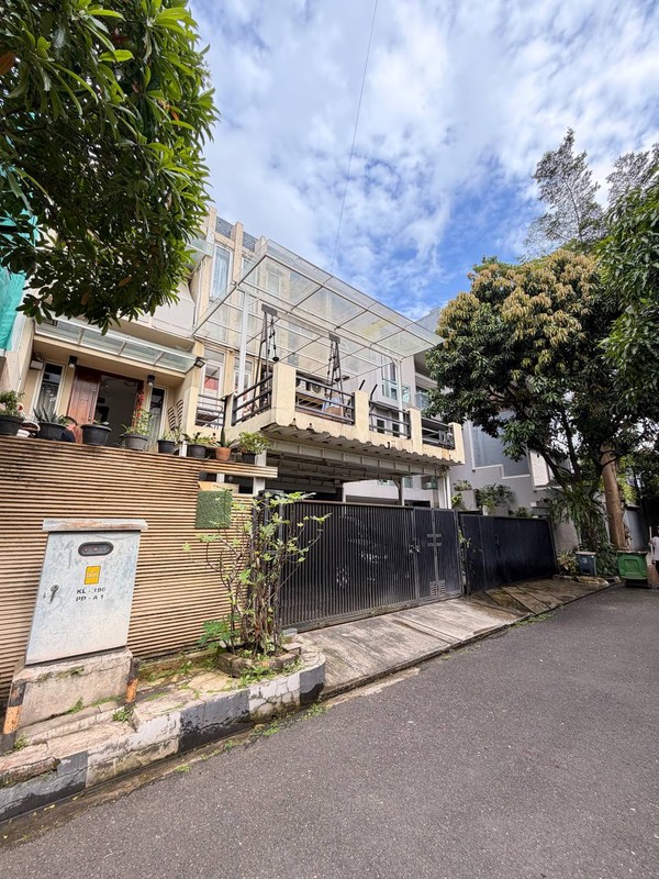 Rumah Bagus Di Villa Pondok Indah, Jl Tanah Kusir Jakarta Selatan