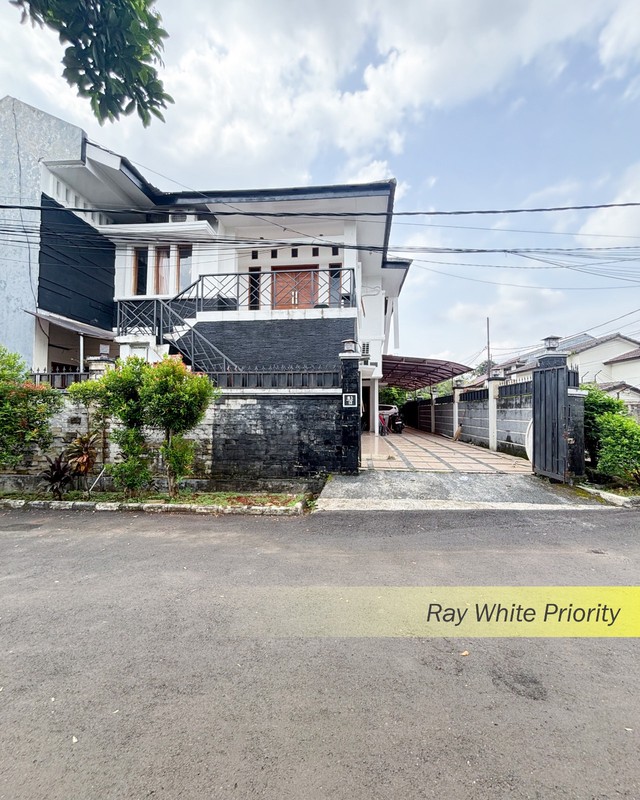 RUMAH SEMI KOS KOSAN DALAM KOMPLEK DENGAN POSISI HOEK DI BINTARO SEKTOR 3A, TANGERANG SELATAN