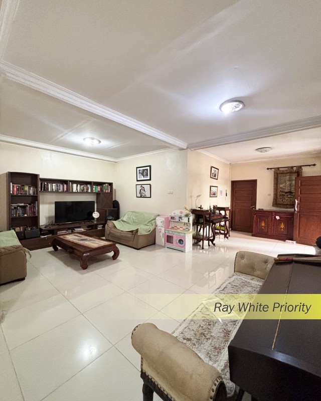 RUMAH SEMI KOS KOSAN DALAM KOMPLEK DENGAN POSISI HOEK DI BINTARO SEKTOR 3A, TANGERANG SELATAN