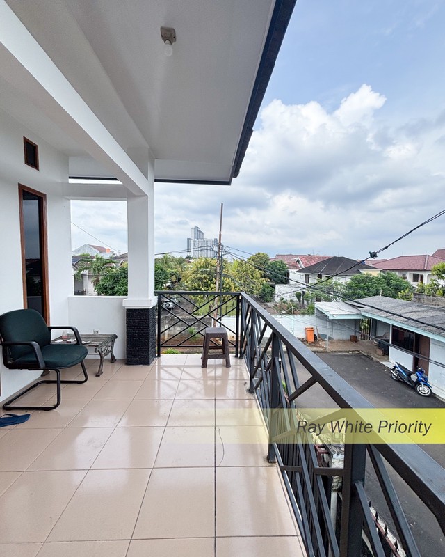 RUMAH SEMI KOS KOSAN DALAM KOMPLEK DENGAN POSISI HOEK DI BINTARO SEKTOR 3A, TANGERANG SELATAN