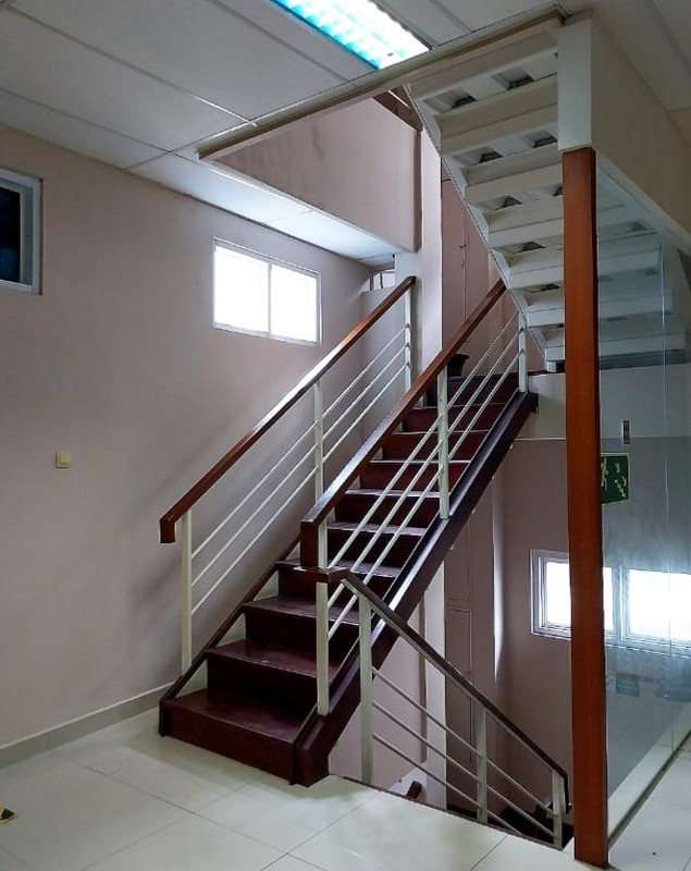 Gedung kantor 4 lantai, fully furnish, siap pakai dan sangat terawat di warung buncit raya, Jakarta Selatan.