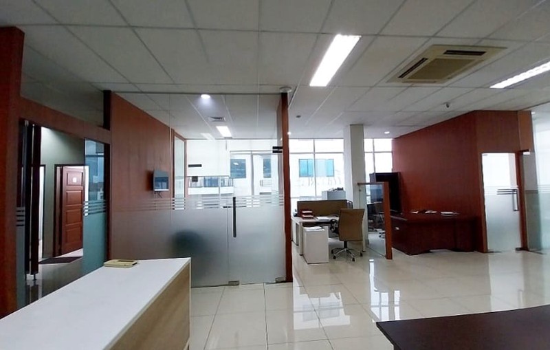 Gedung kantor 4 lantai, fully furnish, siap pakai dan sangat terawat di warung buncit raya, Jakarta Selatan.