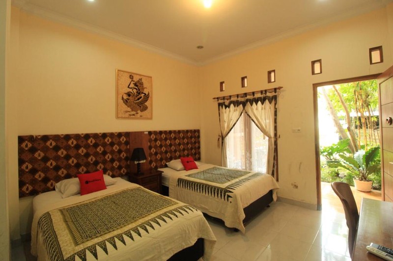 GUEST HOUSE CANTIK DENGAN FURNITURE DI BELAKANG HYATT REGENCY, SLEMAN.