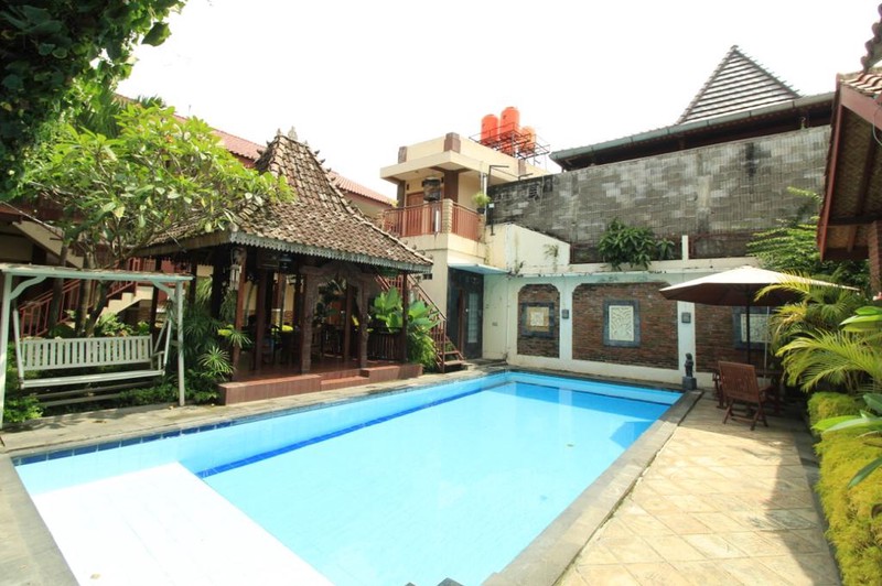 GUEST HOUSE CANTIK DENGAN FURNITURE DI BELAKANG HYATT REGENCY, SLEMAN.