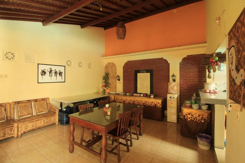 GUEST HOUSE CANTIK DENGAN FURNITURE DI BELAKANG HYATT REGENCY, SLEMAN.