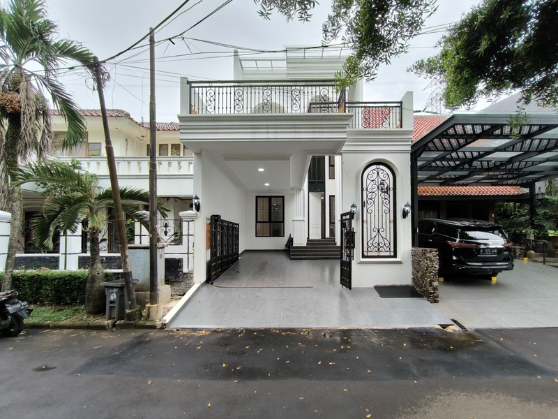 Rumah Eksklusif Bintaro 2,5 Lantai - LT 215 m², 4+1 KT, Lokasi Strategis, Harga Nego!