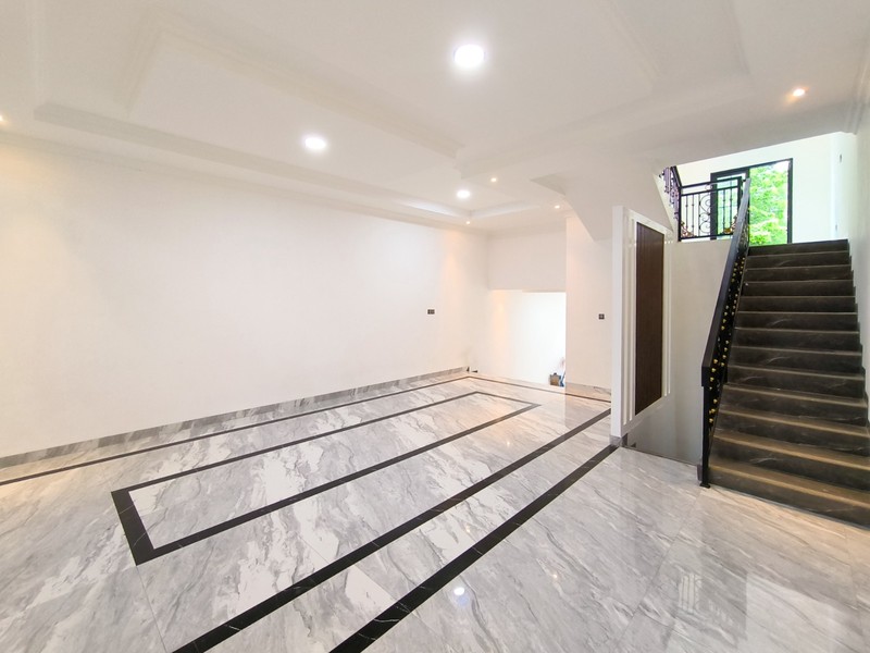 Rumah Eksklusif Bintaro 2,5 Lantai - LT 215 m², 4+1 KT, Lokasi Strategis, Harga Nego!