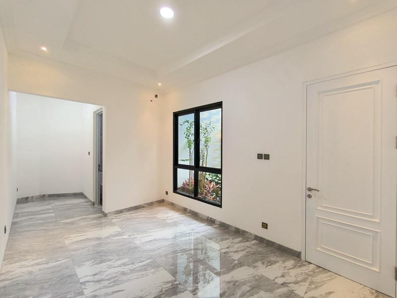 Rumah Eksklusif Bintaro 2,5 Lantai - LT 215 m², 4+1 KT, Lokasi Strategis, Harga Nego!