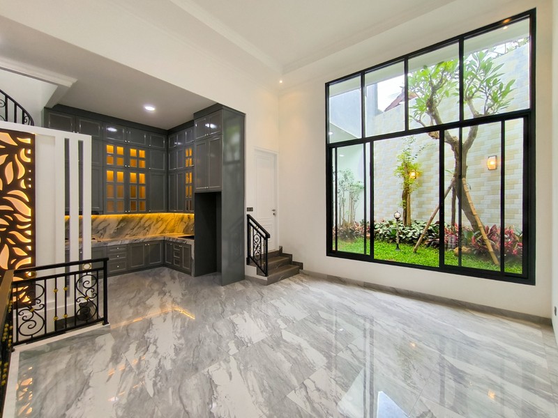 Rumah Eksklusif Bintaro 2,5 Lantai - LT 215 m², 4+1 KT, Lokasi Strategis, Harga Nego!