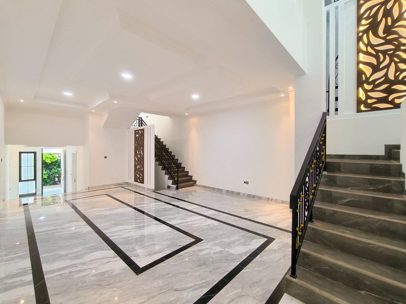 Rumah Eksklusif Bintaro 2,5 Lantai - LT 215 m², 4+1 KT, Lokasi Strategis, Harga Nego!