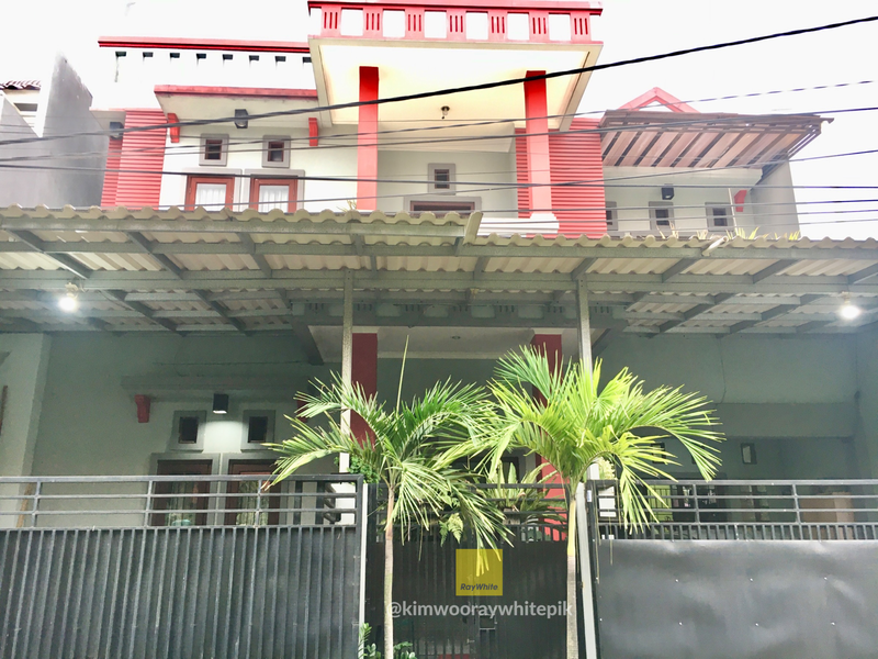 Dijual  Rumah 2 Lantai di Komplek Bukit Nusa Indah, Ciputat - Lokasi Strategis