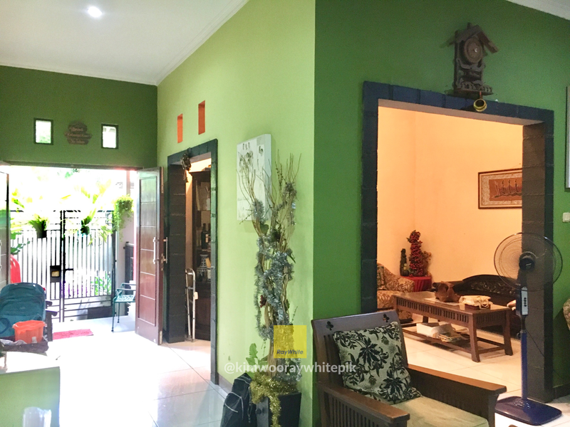 Dijual  Rumah 2 Lantai di Komplek Bukit Nusa Indah, Ciputat - Lokasi Strategis