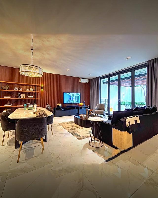 Dijual Cepat! Rumah Modern 3 Lantai SHM di Jakarta Selatan, Fasilitas Lengkap