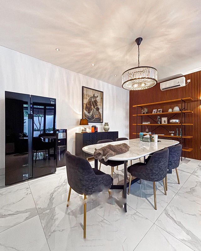 Dijual Cepat! Rumah Modern 3 Lantai SHM di Jakarta Selatan, Fasilitas Lengkap